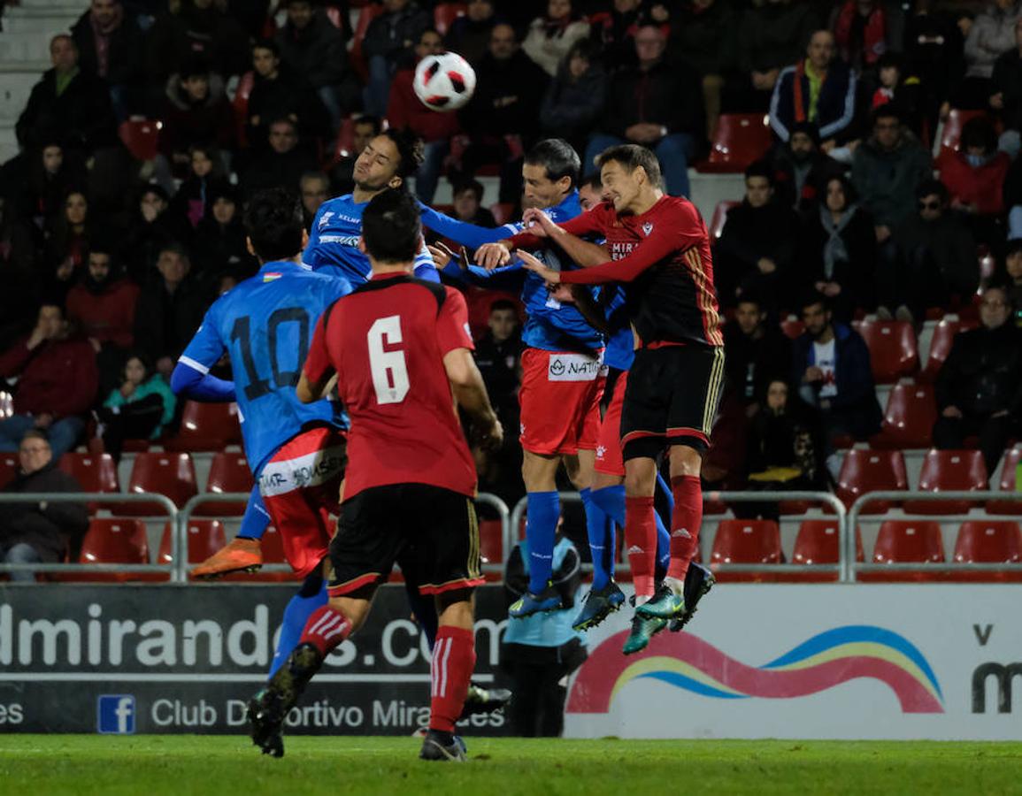 Cerca de un millar de aficionados riojanos acudieron ayer a Anduva para disfrutar con la UDL. La derrota (1-0) en casa del Mirandés no anuló las buenas esperanzas de este equipo y de su afición para la temporada. 