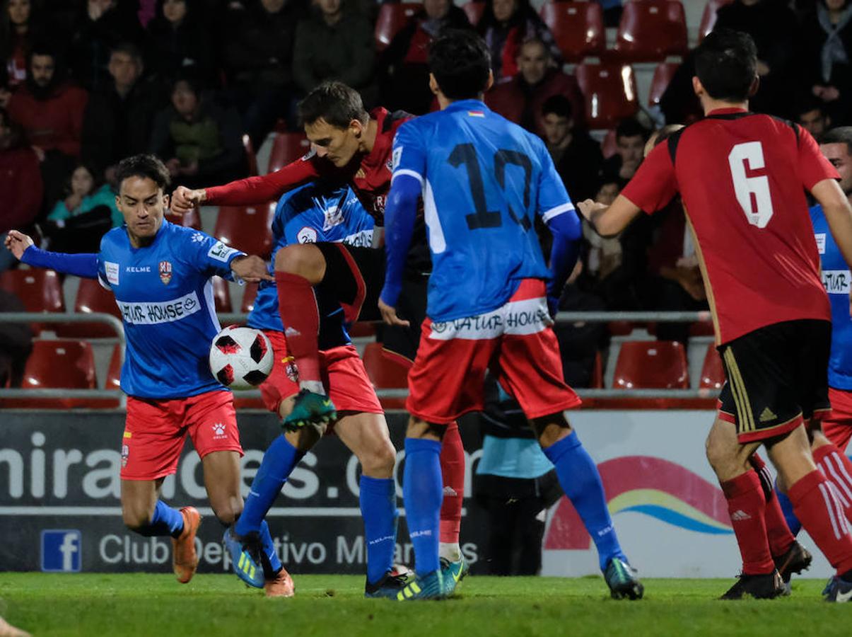 Cerca de un millar de aficionados riojanos acudieron ayer a Anduva para disfrutar con la UDL. La derrota (1-0) en casa del Mirandés no anuló las buenas esperanzas de este equipo y de su afición para la temporada. 