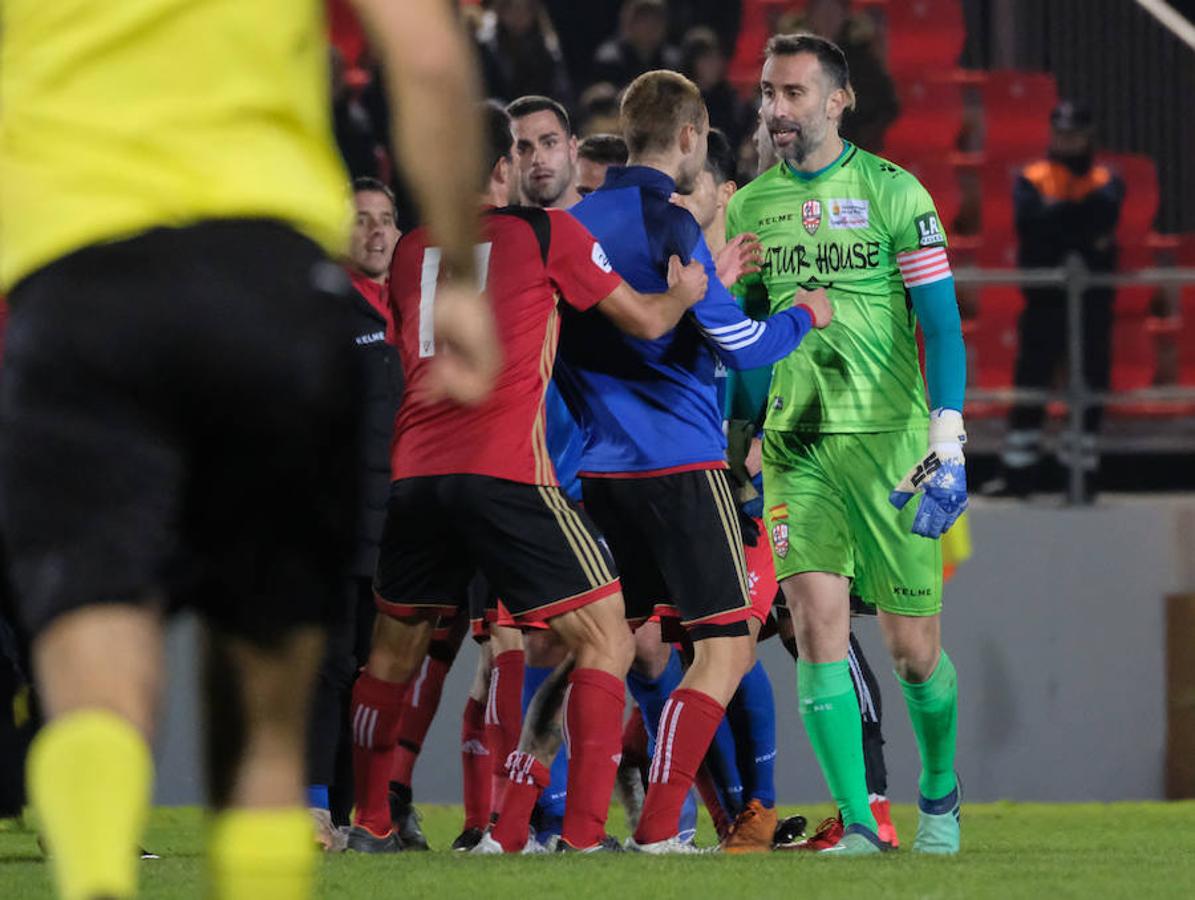 Cerca de un millar de aficionados riojanos acudieron ayer a Anduva para disfrutar con la UDL. La derrota (1-0) en casa del Mirandés no anuló las buenas esperanzas de este equipo y de su afición para la temporada. 