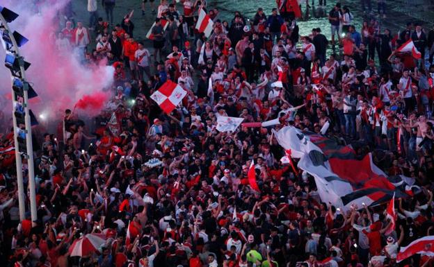 Aficionados de River celebran la Libertadores en Buenos Aires. 