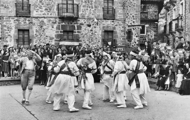 La Retina: bailes regionales en Ortigosa