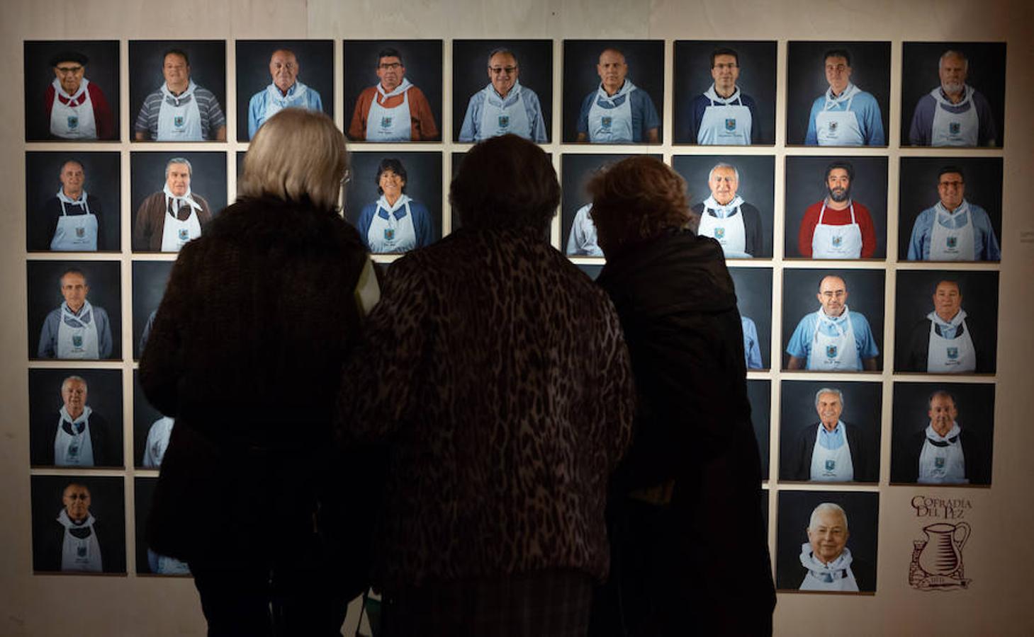 Una exposición montada en el Centro Fundación Caja Rioja Merced recorre el pasado y el presente de la Cofradía del Pez, una entidad que salvaguarda las tradiciones de Logroño.