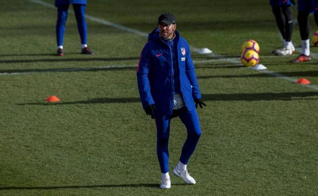 Diego Pablo Simeone, durante el último entrenamiento del Atlético previo a su visita al Valladolid.