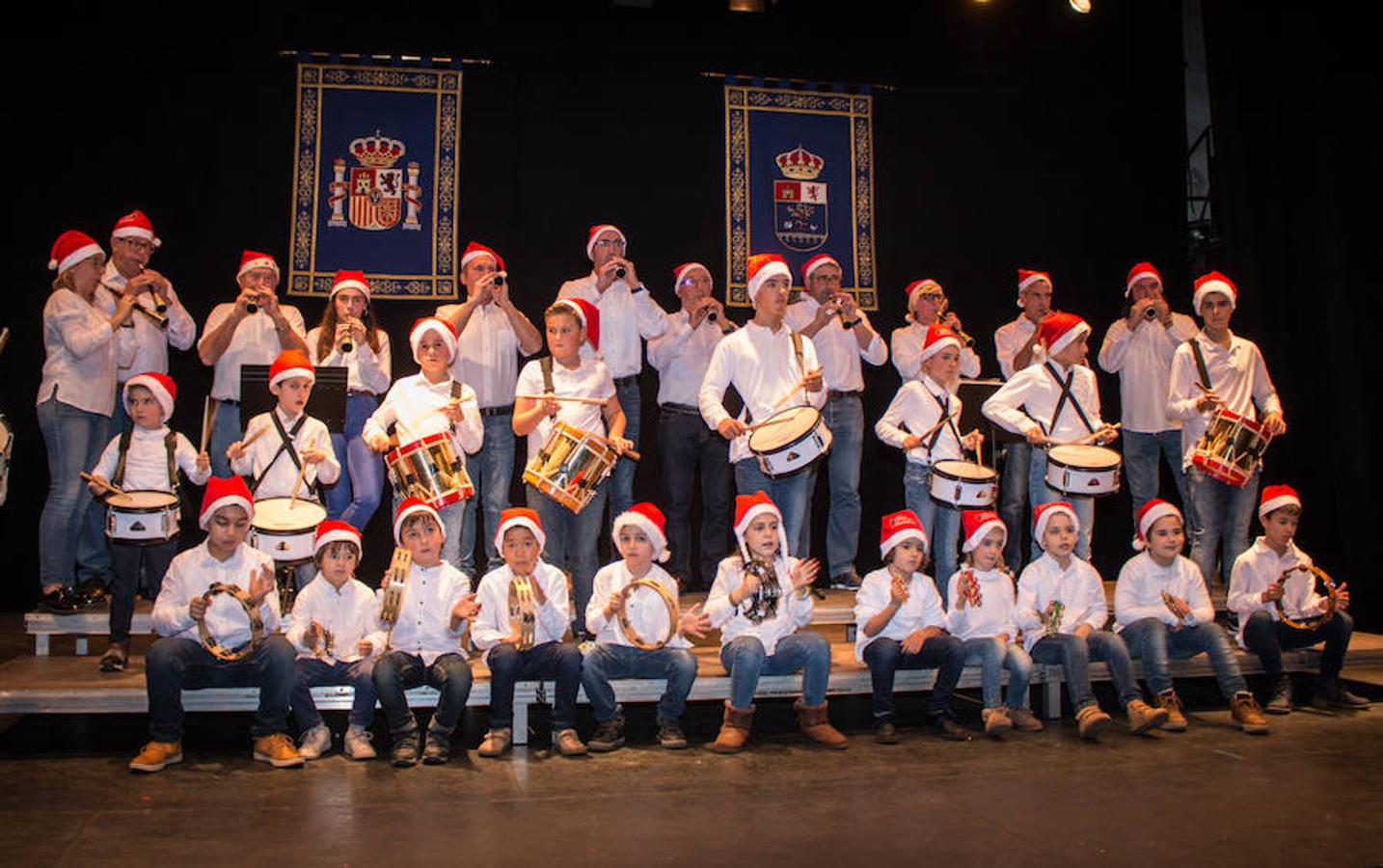 Niños y mayores lo han pasado de maravilla esta tarde con motivo del concurso de villancicos que se ha celebtrado en Santo Domingo de la Calzada. 