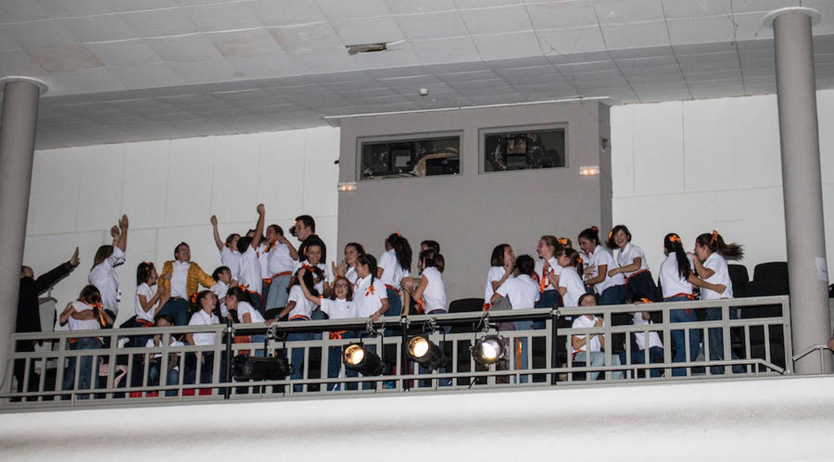 Niños y mayores lo han pasado de maravilla esta tarde con motivo del concurso de villancicos que se ha celebtrado en Santo Domingo de la Calzada. 