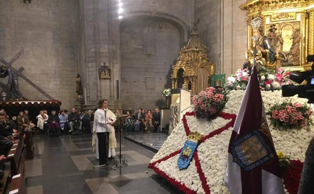 La alcaldesa pronuncia su discurso ante la patrona de Logroño.