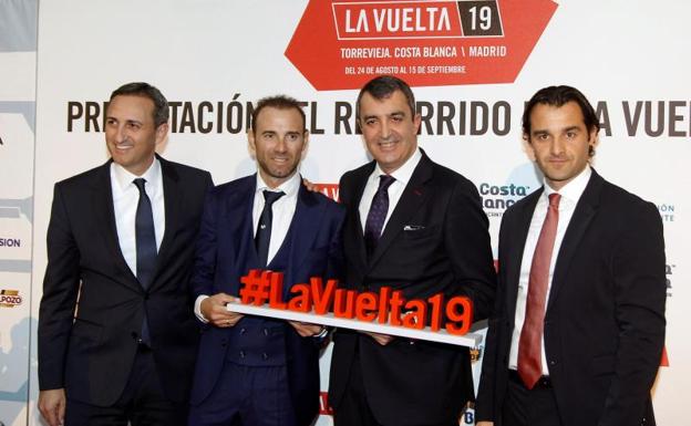 César Sánchez, Alejandro Valverde, Javier Guillén y Eduardo Dolón, durante la presentación de la Vuelta 2019.
