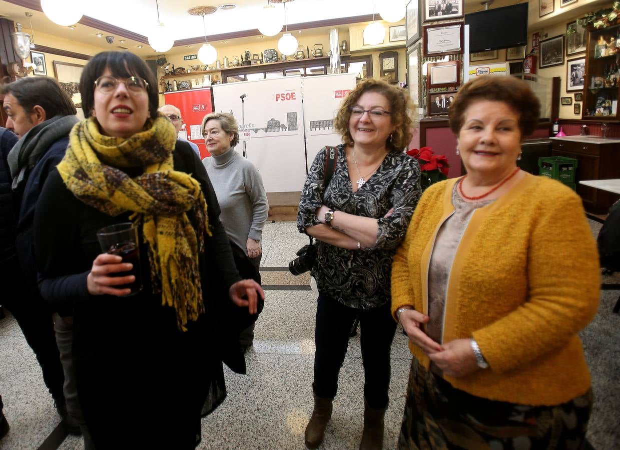 Afiliados y amigos se reunieron ayer en el Café Moderno para celebrar el comienzo de las fiestas de Navidad.
