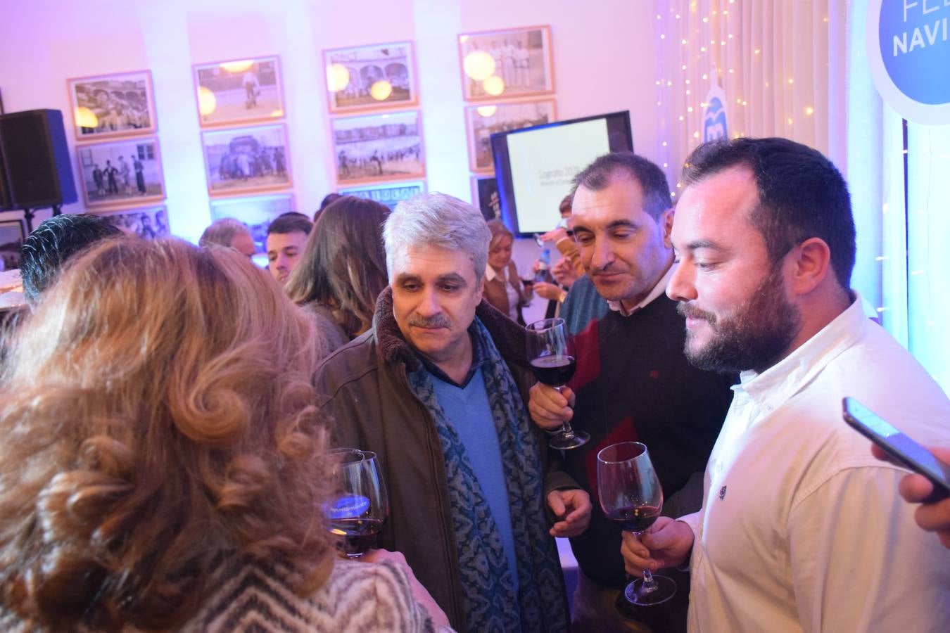 El PP celebra la Navidad brindando con Rioja en la cafetería del Ayuntamiento de Logroño.