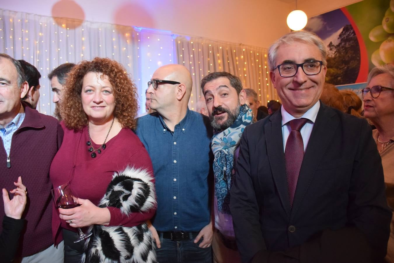 El PP celebra la Navidad brindando con Rioja en la cafetería del Ayuntamiento de Logroño.