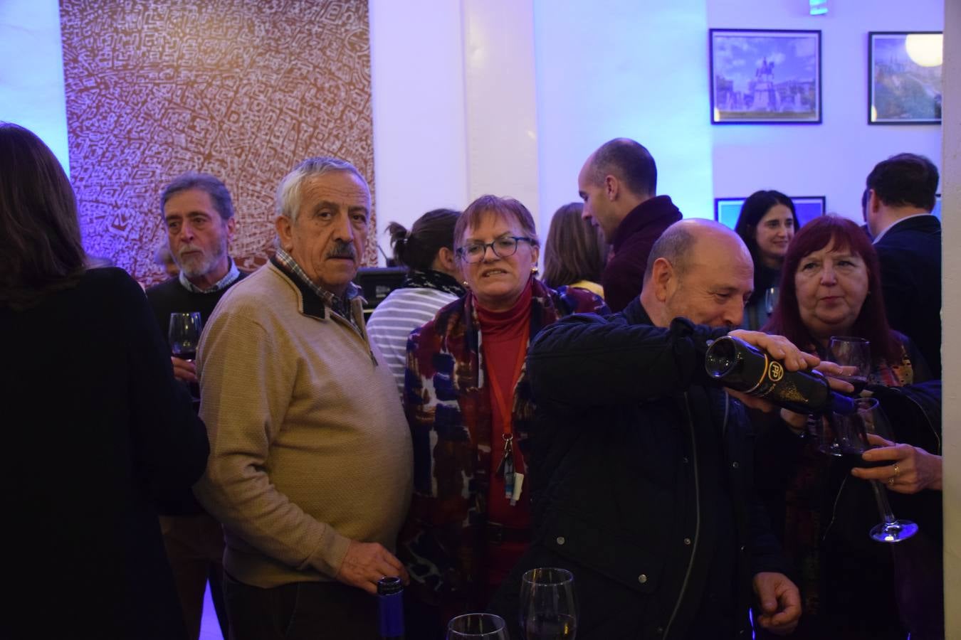 El PP celebra la Navidad brindando con Rioja en la cafetería del Ayuntamiento de Logroño.