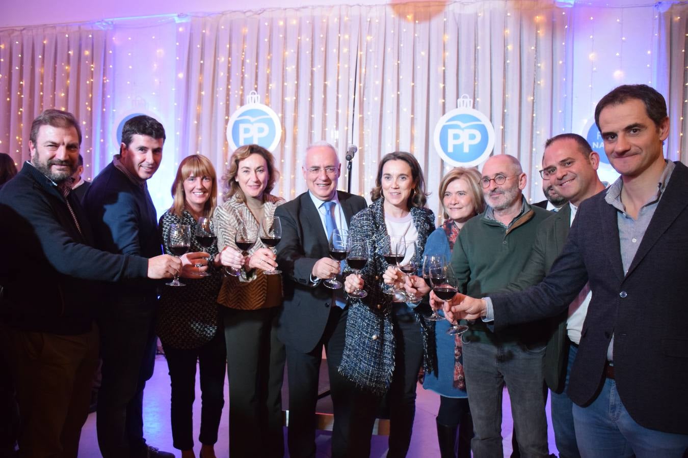 El PP celebra la Navidad brindando con Rioja en la cafetería del Ayuntamiento de Logroño.