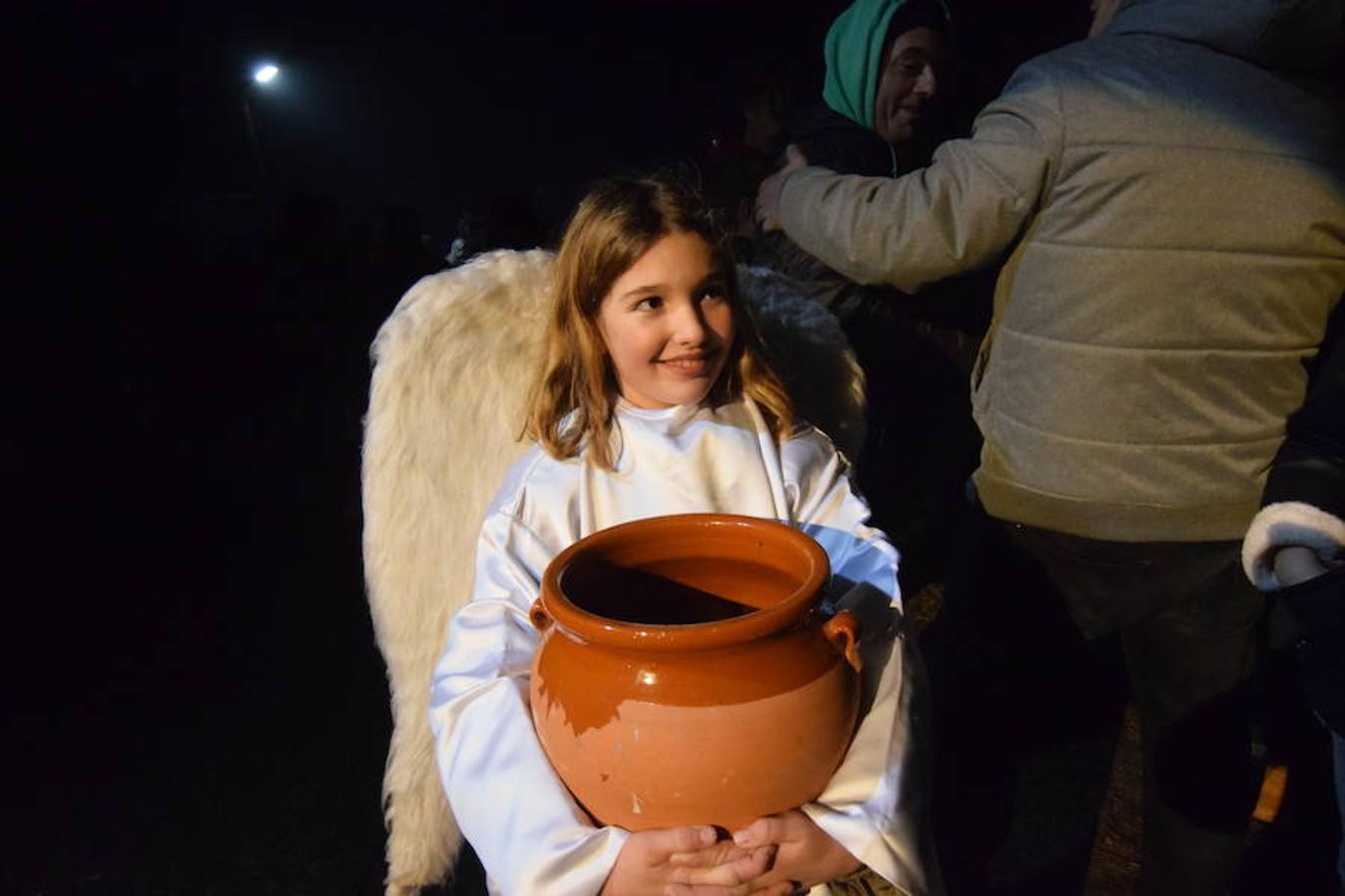 Más de 150 vecinos escenificaron en el Monte Viso el Nacimiento de Jesús, en una cita que cumple 48 años