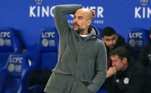 Pep Guardiola, durante el partido ante el Leicester. 