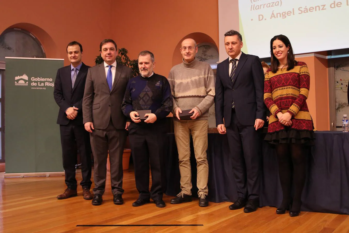 Fotos: 77 estudiantes reciben premios por sus calificaciones