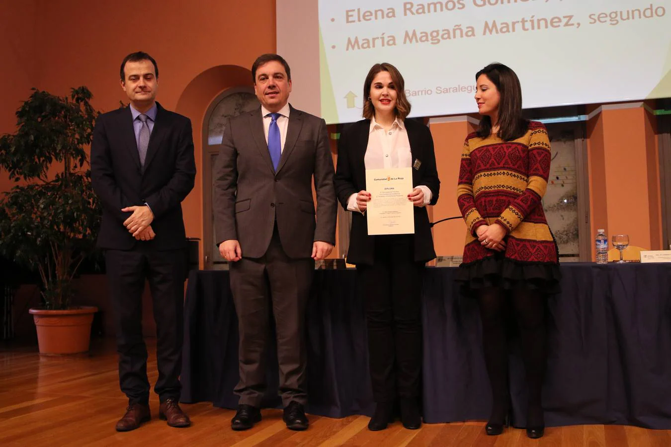 Fotos: 77 estudiantes reciben premios por sus calificaciones