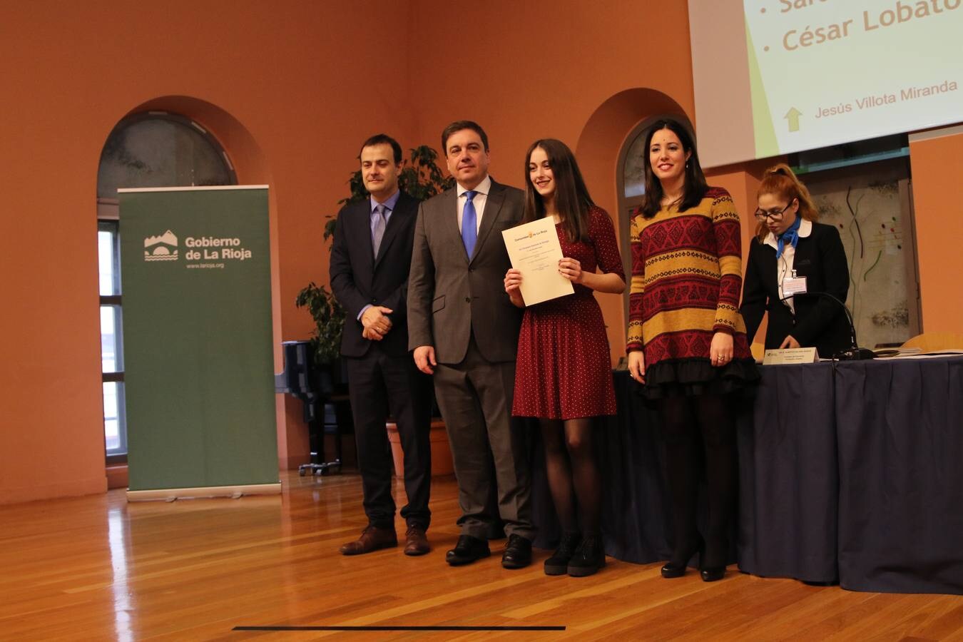 Fotos: 77 estudiantes reciben premios por sus calificaciones