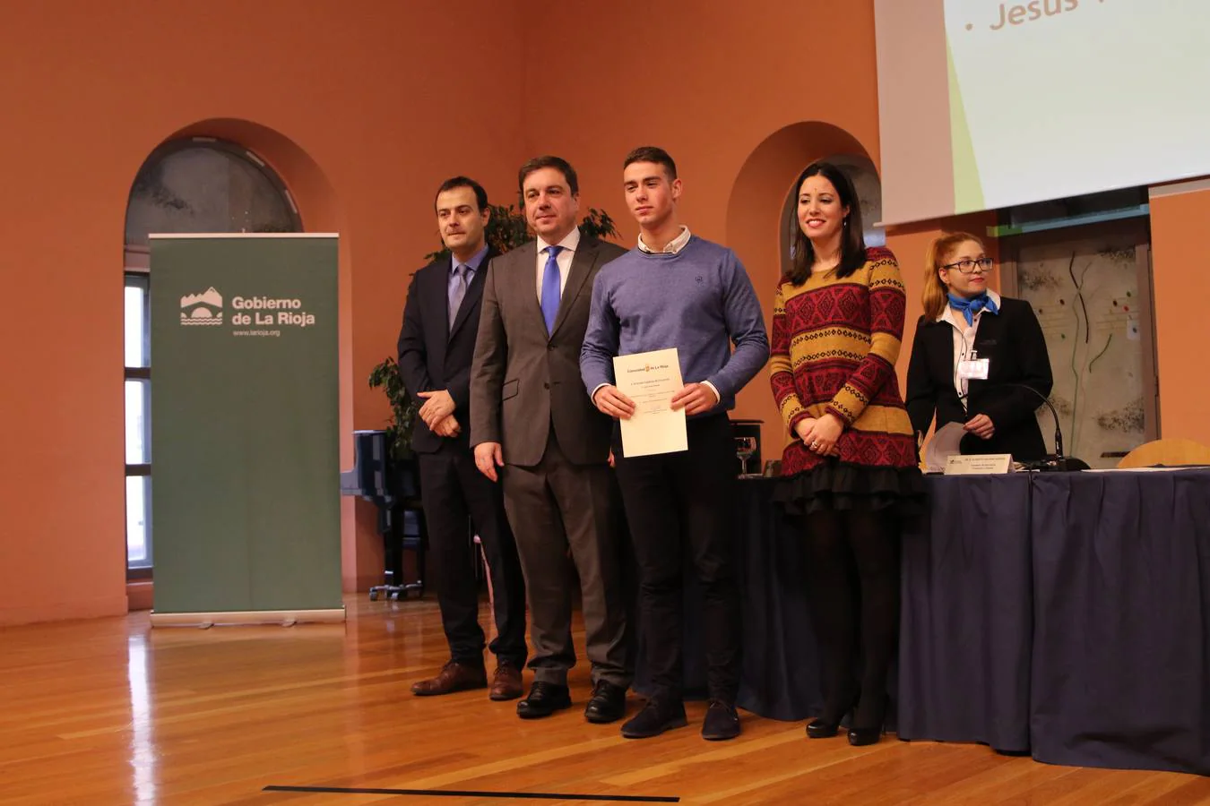 Fotos: 77 estudiantes reciben premios por sus calificaciones