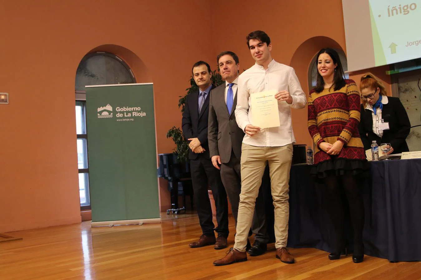 Fotos: 77 estudiantes reciben premios por sus calificaciones