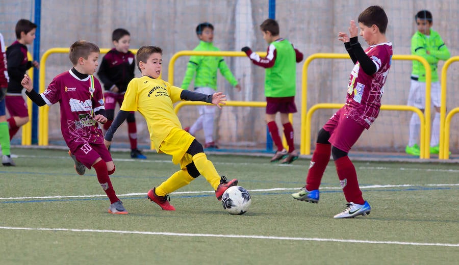 El campo de fútbol de El Salvador ha albergado un torno de fútbol 8 en el que han participado 48 equipos.