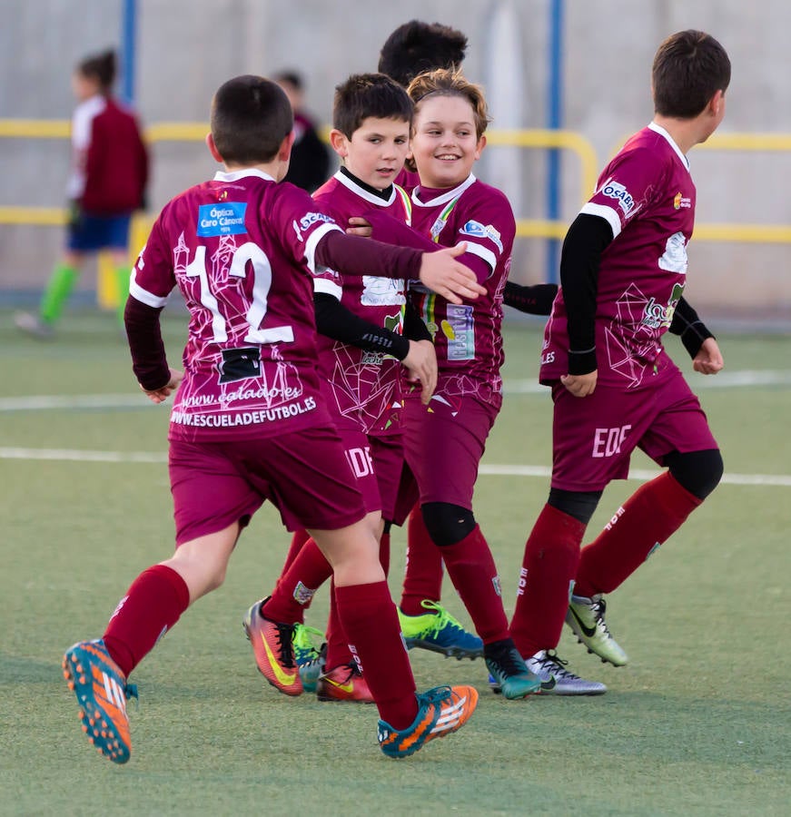 El campo de fútbol de El Salvador ha albergado un torno de fútbol 8 en el que han participado 48 equipos.