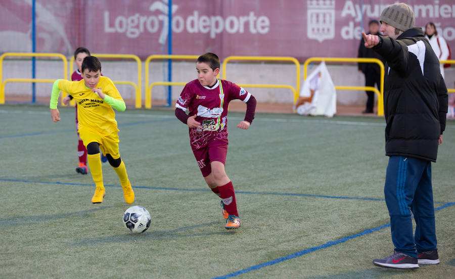 El campo de fútbol de El Salvador ha albergado un torno de fútbol 8 en el que han participado 48 equipos.