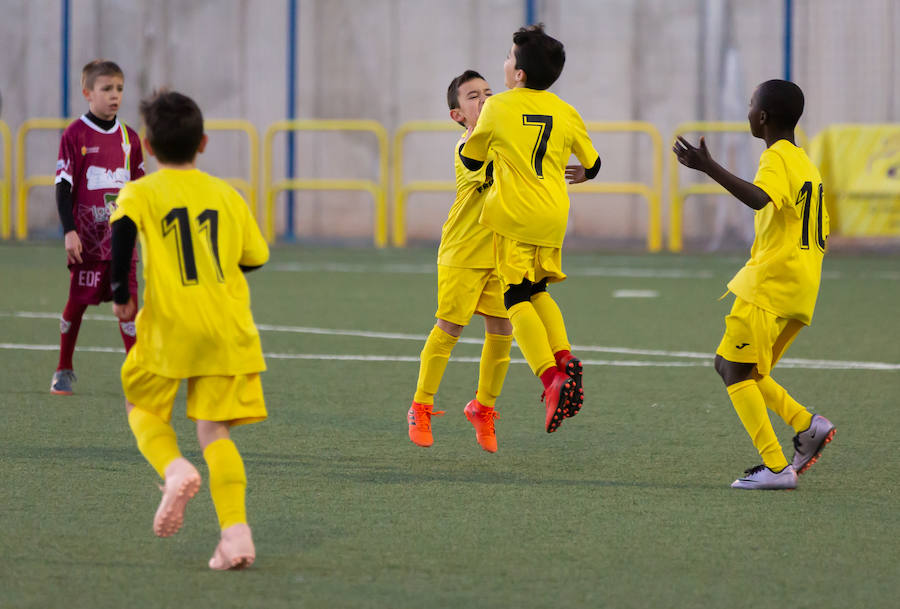 El campo de fútbol de El Salvador ha albergado un torno de fútbol 8 en el que han participado 48 equipos.