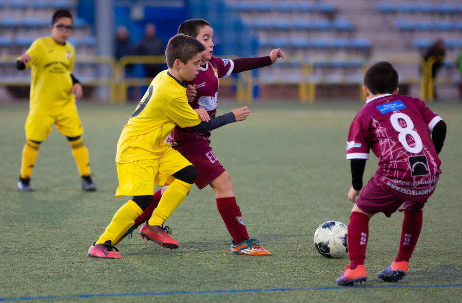 El campo de fútbol de El Salvador ha albergado un torno de fútbol 8 en el que han participado 48 equipos.