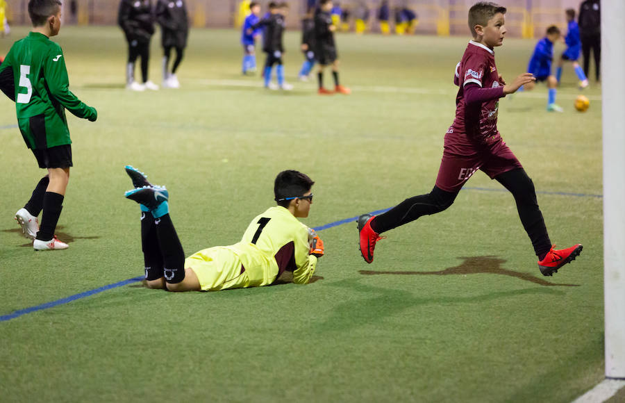 El campo de fútbol de El Salvador ha albergado un torno de fútbol 8 en el que han participado 48 equipos.