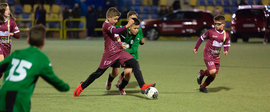 El campo de fútbol de El Salvador ha albergado un torno de fútbol 8 en el que han participado 48 equipos.