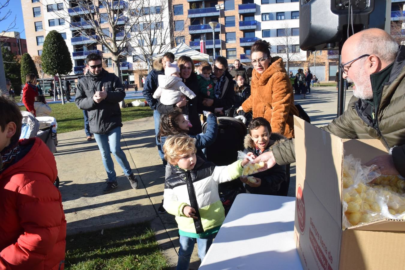 El barrio logroñés celebra una «nochevieja» con anticipación para los más pequeño