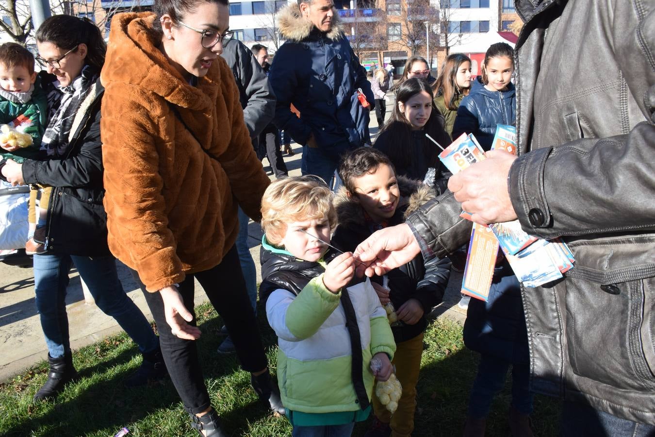 El barrio logroñés celebra una «nochevieja» con anticipación para los más pequeño