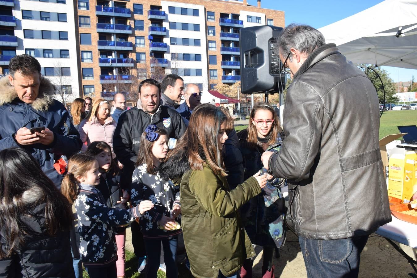 El barrio logroñés celebra una «nochevieja» con anticipación para los más pequeño