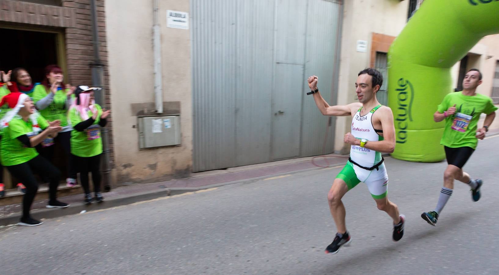 Los dos atletas que habían vencido por la mañana en Navarrete repiten triunfo en una prueba con más de 1.800 atletas