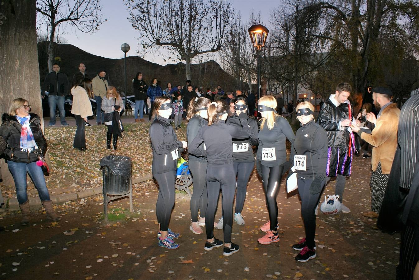 Divertidos disfraces en la San Silvestre de Nájera.