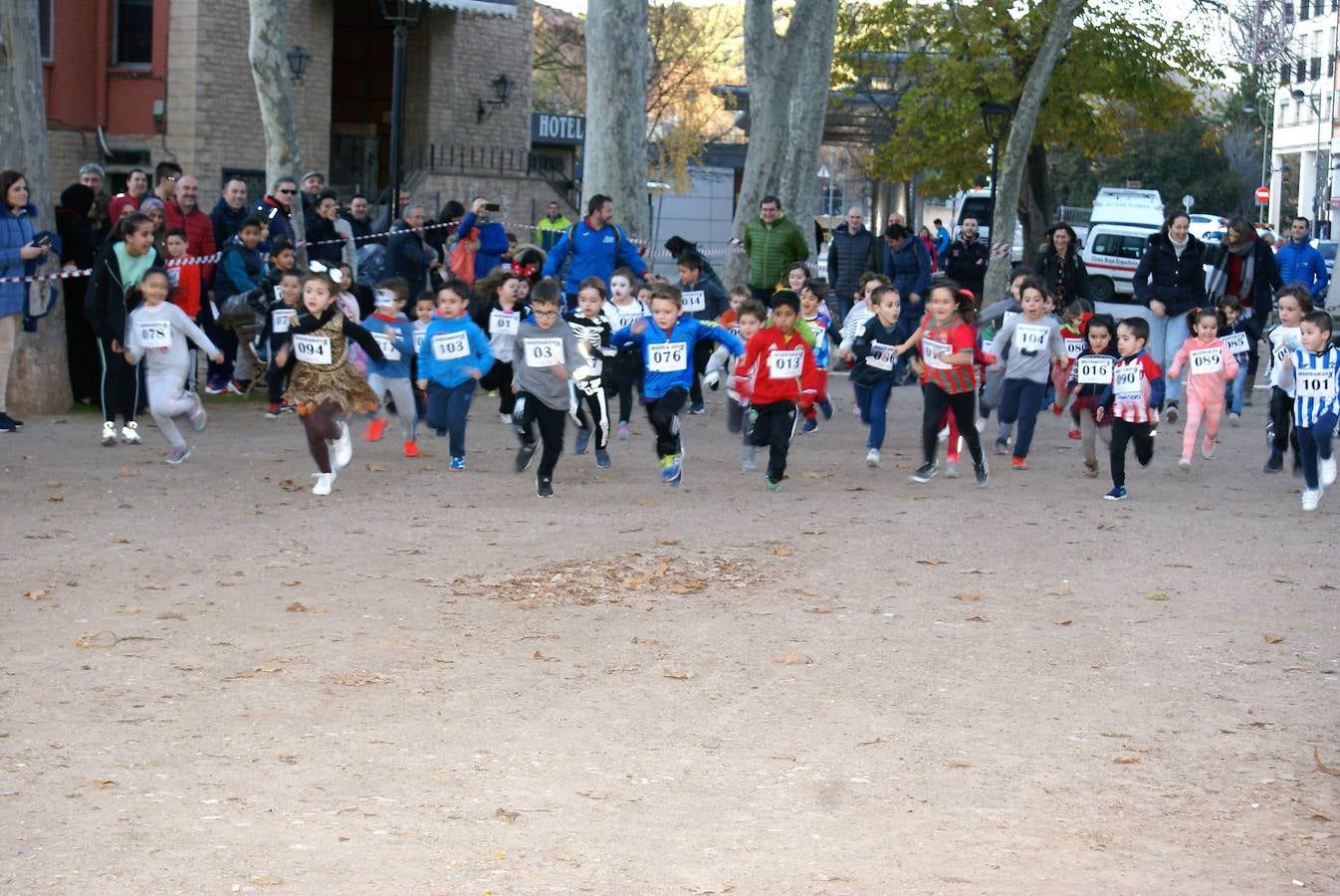 Divertidos disfraces en la San Silvestre de Nájera.