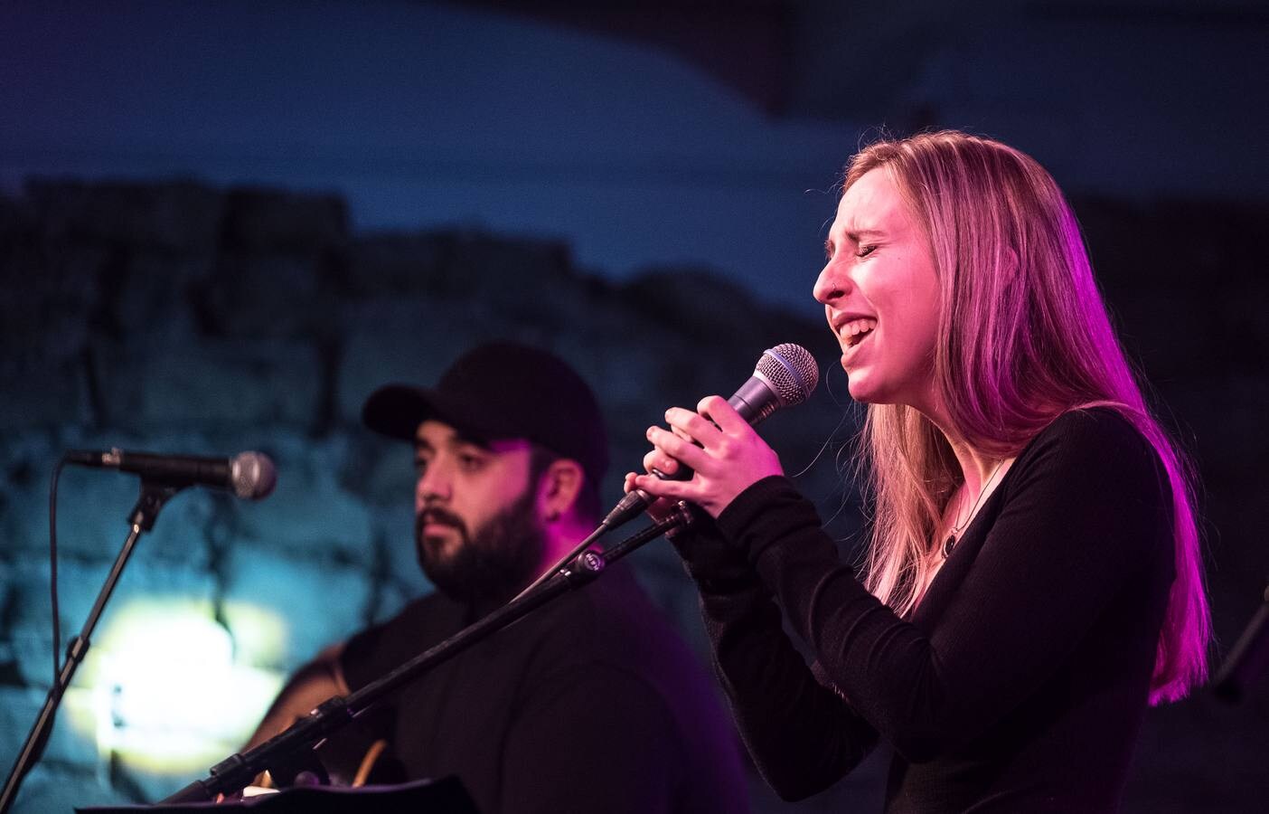 Floridablanca, Mr. Kilombo, Lou Cornago y Joana Serrat protagonizaron los conciertos diurnos de la primera jornada de Actual.