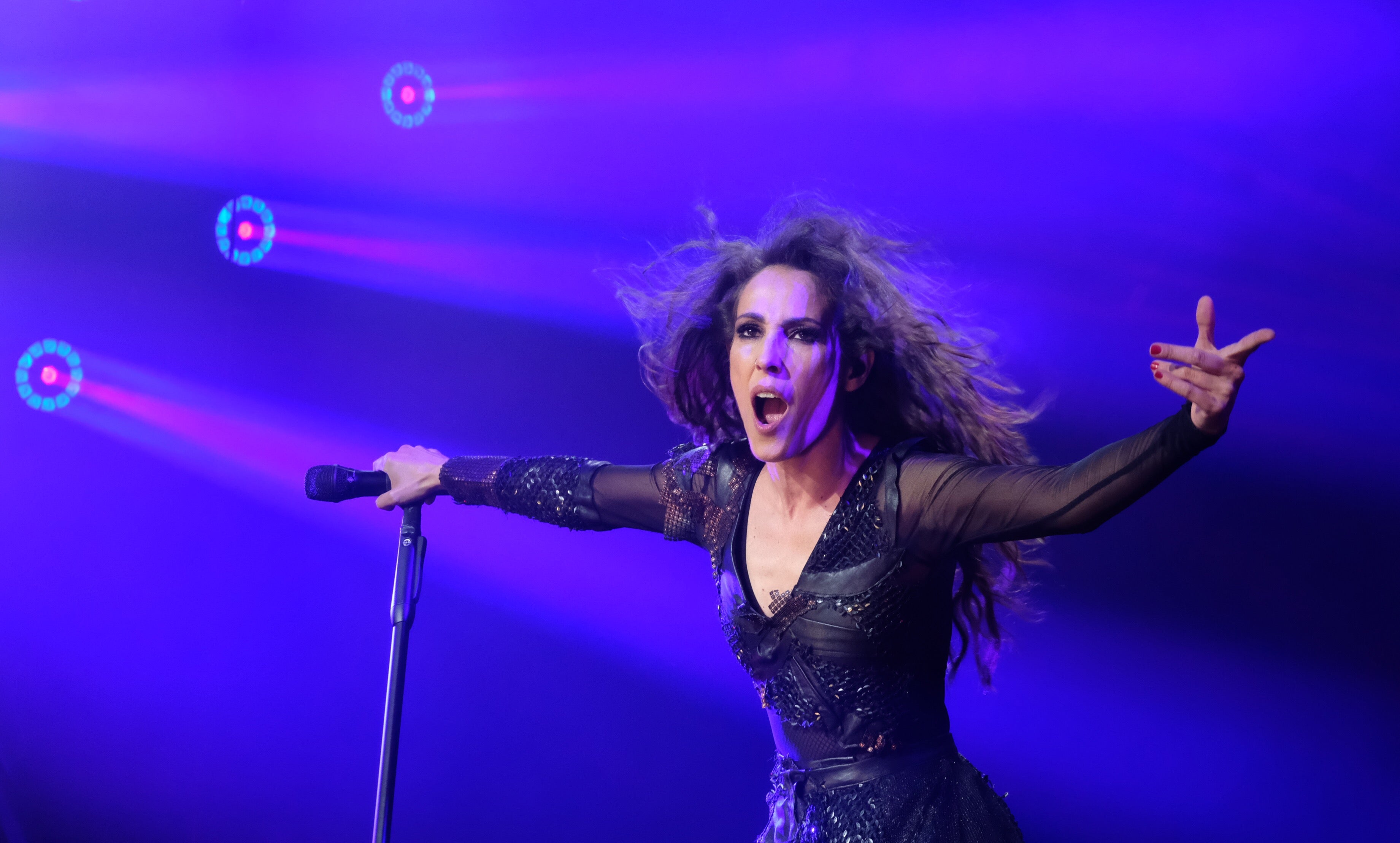 Malú mostró toda su energía en el Palacio de los Deportes.