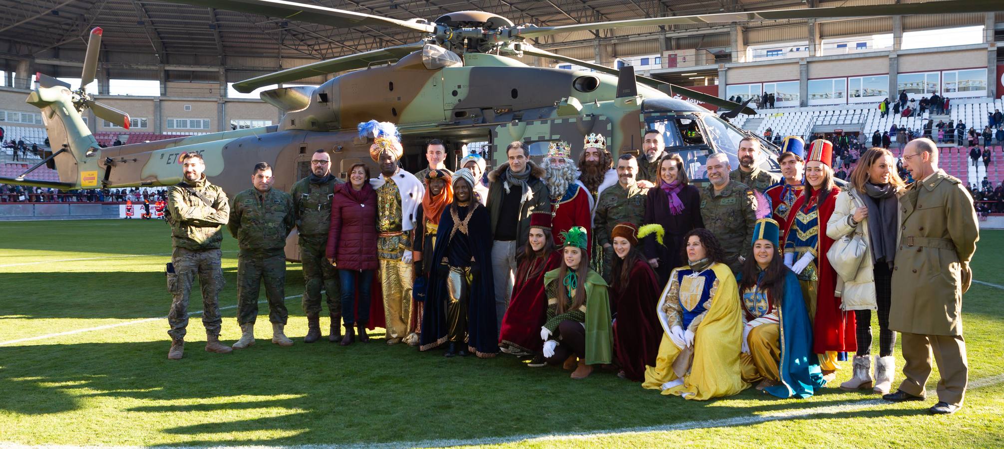 Gran ambiente y mucha ilusión en la llegada de los Reyes Magos a Las Gaunas.