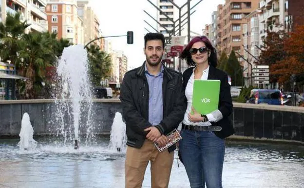 Daniel Soriano y Silvia Garrido, miembros de la comisión gestora provincial de Vox La Rioja, en una imagen de archivo..