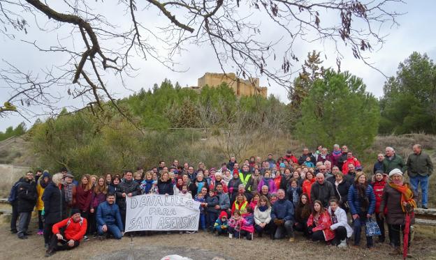 Sanasensianos y calceatenses, a los pies del castillo. 