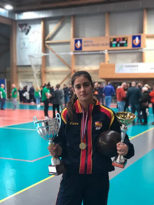 Carla Prieto, con sus trofeos. 