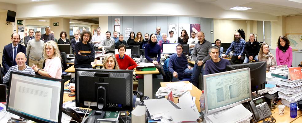 Los miembros de la Redacción de Diario LA RIOJA posan en la tarde de ayer. :: 