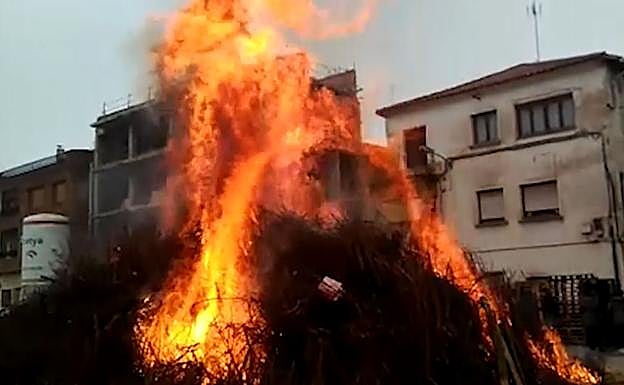 Hoguera de San Antón en Rincón de Soto.