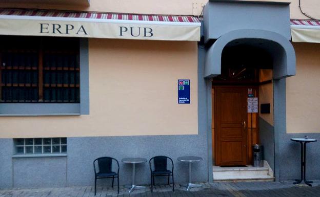 Fachada del pub Erpa, de Cervera del Río Alhama, donde hay un punto de venta de lotería.