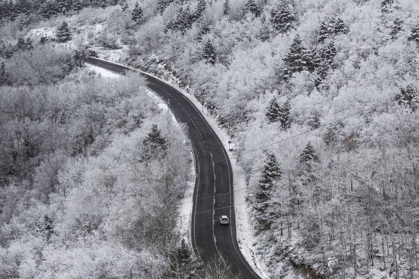 Fotos: La sierra riojana, cubierta por la nieve