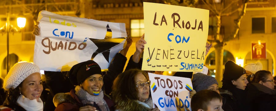 Alrededor de un centenar de venezolanos se concentraron el miércoles por la tarde «en favor de la democracia». El acto, organizado por Alma Venezuela y apoyado por Avelar, respondía a la convocatoria mundial de apoyo al diputado Juan Guaidó, nuevo líder de la oposición al «usurpador» Nicolás Maduro, denuncian