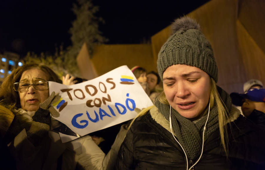 Alrededor de un centenar de venezolanos se concentraron el miércoles por la tarde «en favor de la democracia». El acto, organizado por Alma Venezuela y apoyado por Avelar, respondía a la convocatoria mundial de apoyo al diputado Juan Guaidó, nuevo líder de la oposición al «usurpador» Nicolás Maduro, denuncian