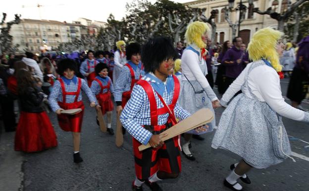 Jóvenes disfrazados durante una edición anterior de los Carnavales