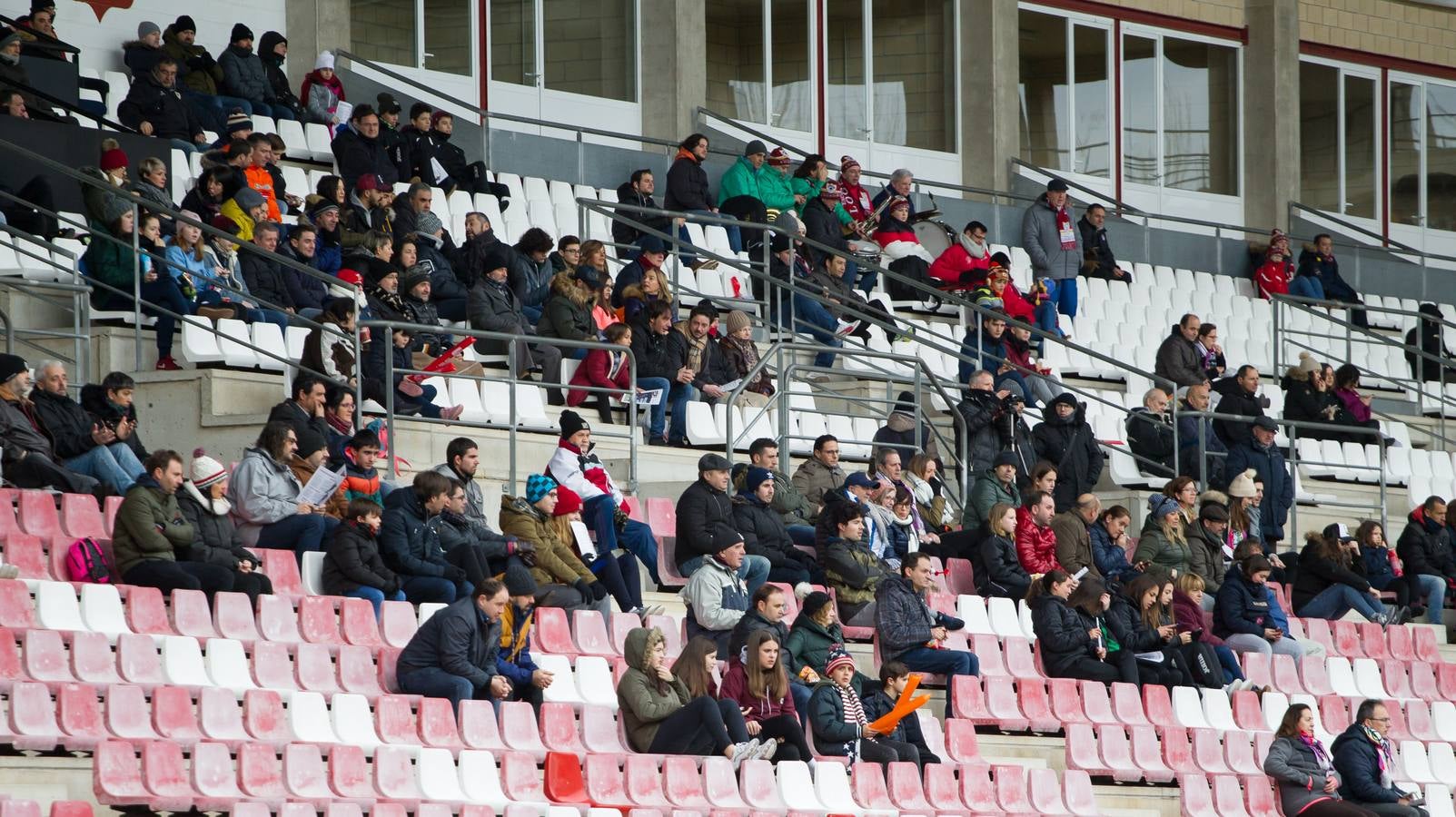 Fotos: El EDF Logroño vence al Espanyol en Las Gaunas